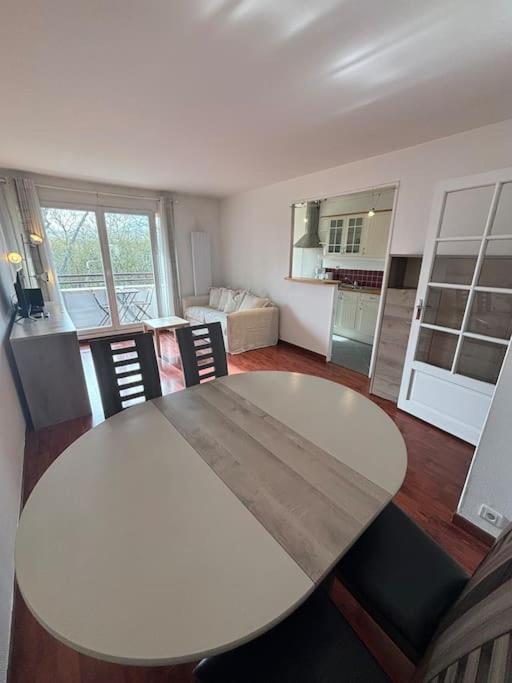 Apartament F3 Avec Balcon 5 Min Gare Sqy Et Parking Gratuit Guyancourt Zewnętrze zdjęcie