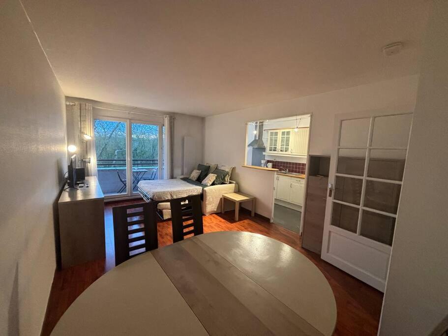 Apartament F3 Avec Balcon 5 Min Gare Sqy Et Parking Gratuit Guyancourt Zewnętrze zdjęcie